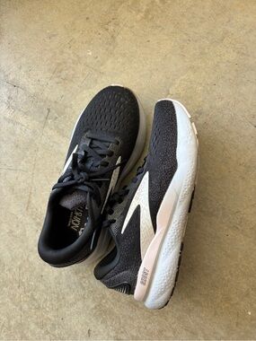 Brooks Women's Black and White Running Sneakers